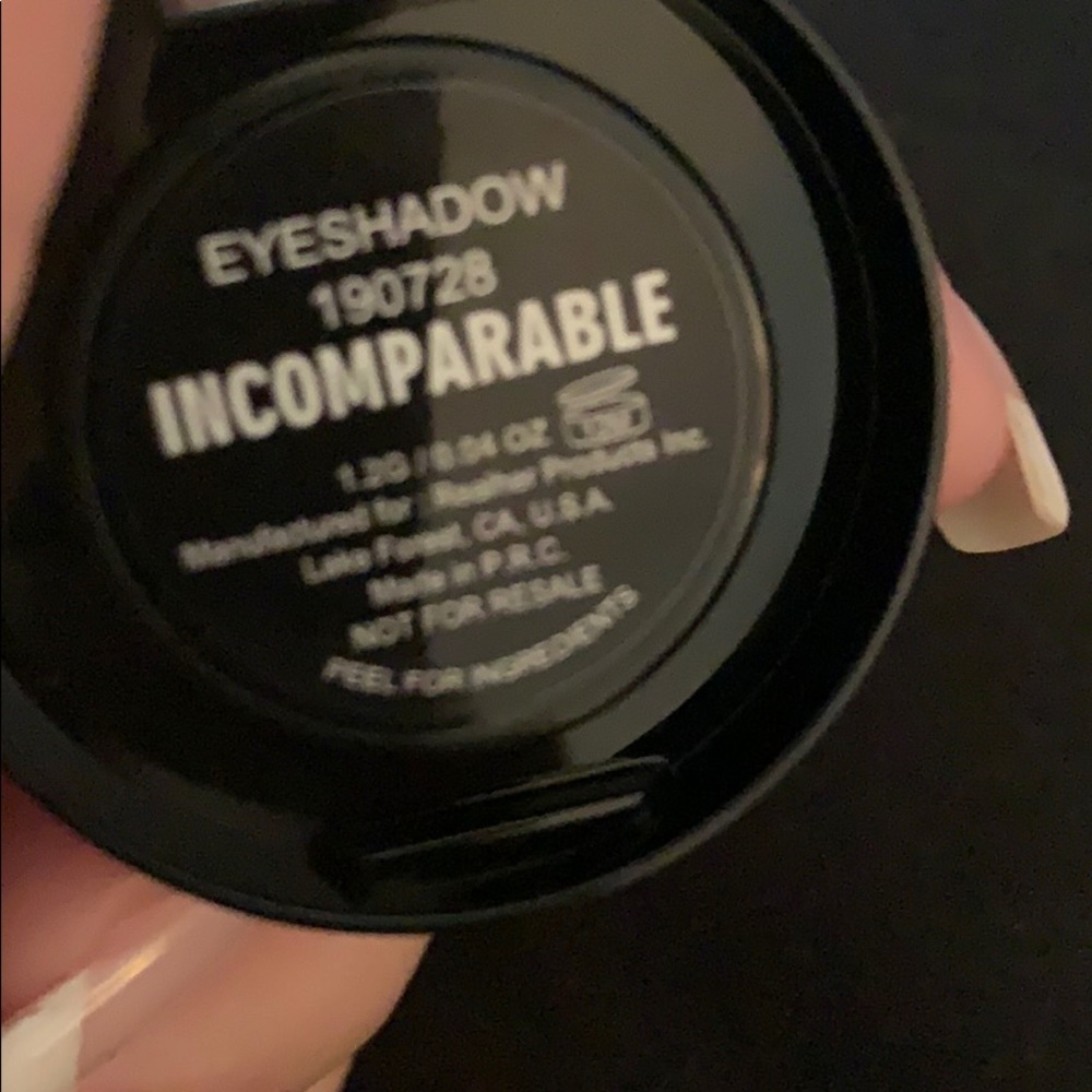 2 BRAND NEW SINGLE EYESHADOWS - Picture 5 of 5